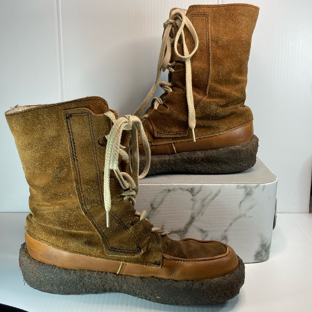 Women’s vintage‎ LL Bean size 9 mukluk style. Suede fleece lining gum sole. B14
